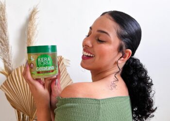 Amanda Brito Ensina Penteados De Fim De Ano Com A Gelatina Keraform Babosa, Da Skafe Cosméticos