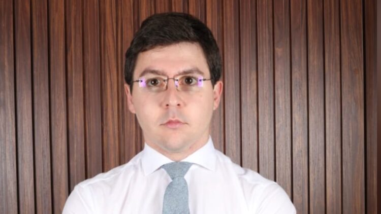 Prevenção E Tratamento De Feridas Diabéticas: Dr. Eduardo Pires Transforma Vidas Com Atendimento Personalizado