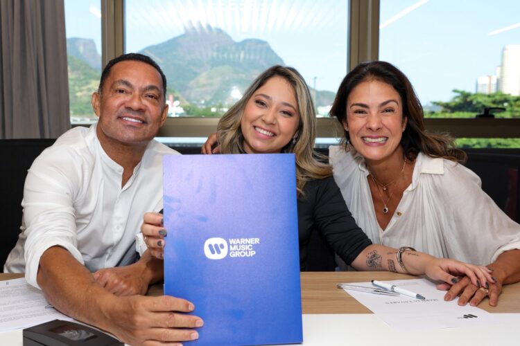 MARÍLIA TAVARES FECHA CONTRATO MILIONÁRIO COM A WARNER MUSIC GROUP