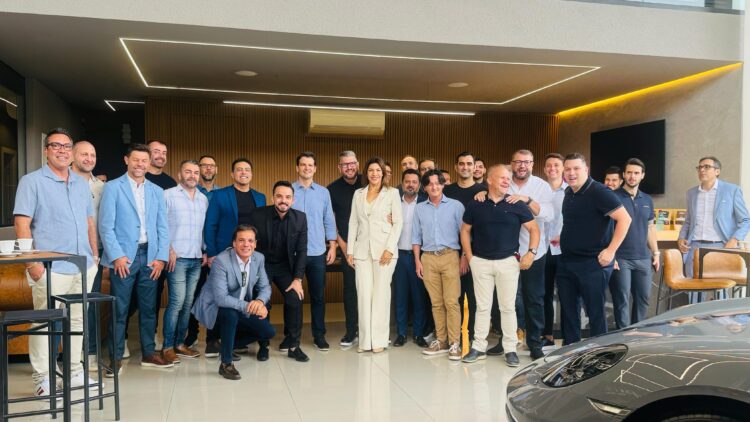 Empresários e Autoridades se Reúnem em Curitiba para Café de Negócios Estratégico