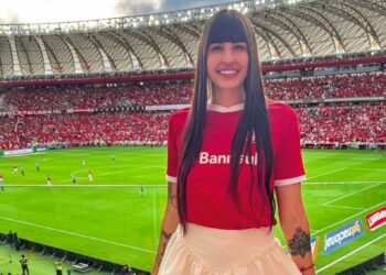 Ale Gaúcha Conquista Torcedores Ao Viralizar Com Seu “Manto Sagrado”, Uma Calcinha Do Inter, E Comemora O Título Gaúcho No Beira-Rio