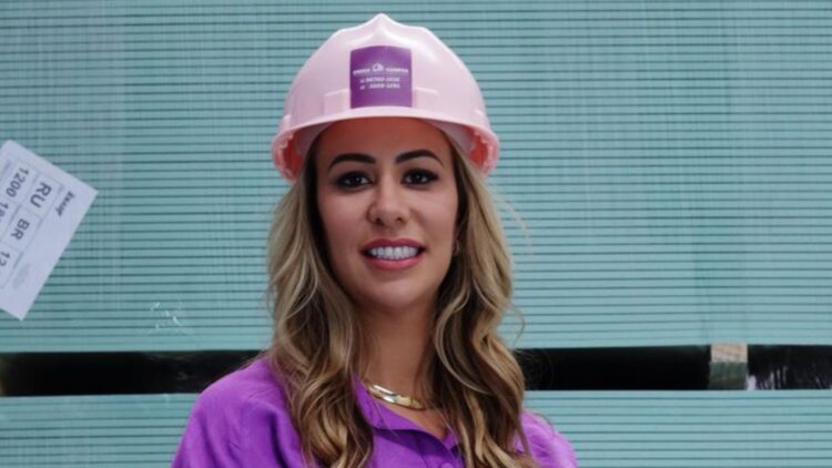 A Loira Do Gesso: A Trajetória De Rivania Campos, Pioneira Na Construção A Seco No Brasil
