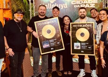 Rosa de Saron vence duas categorias no Catholic Music Awards e recebe dois discos de ouro