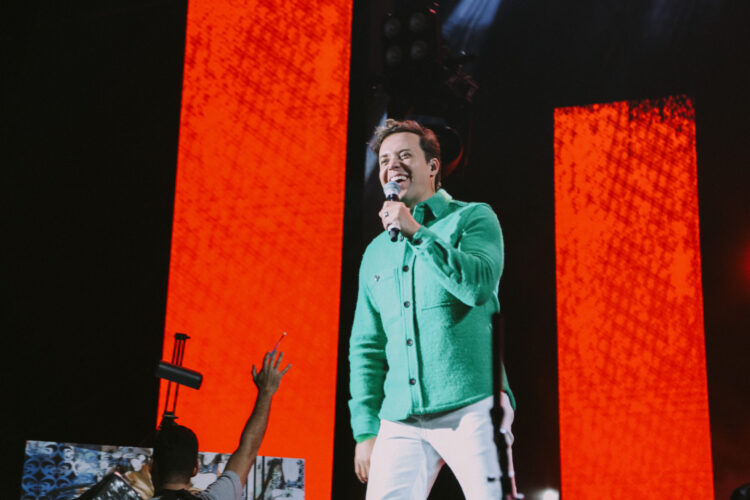 Com ingressos esgotados e gravação de DVD, Ore Comigo ocupa a Arena MRV neste sábado