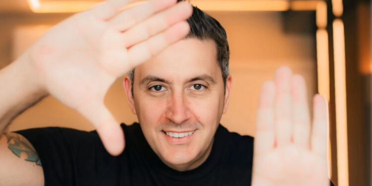 Cláudio Bidarra realiza treinamento sobre estratégias de uso do Instagram para corretores da Evoluc construtora e da Evoluc vendas