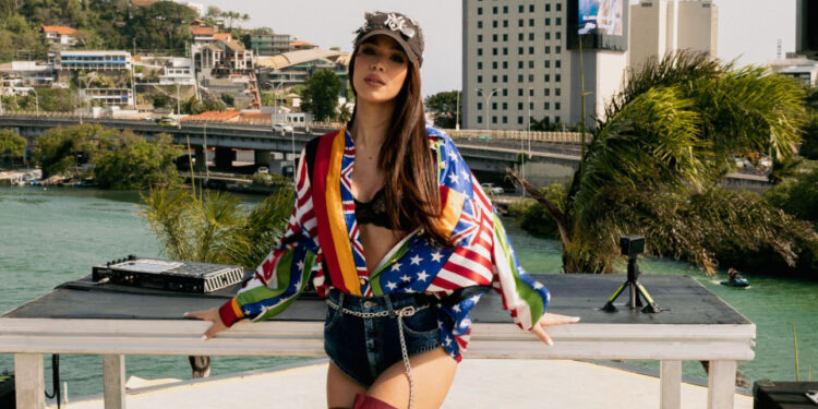 Em nova fase na carreira, Tília lança seu primeiro DJ Set com remixes exclusivos