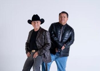 Tiãozinho & Alessandro conquistam público sertanejo com retorno de sucesso