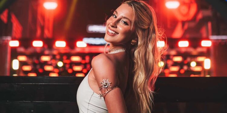 De São Paulo para o Mundo: Victoria Carvalho une Farmácia e Influência Digital para inspirar Autocuidado