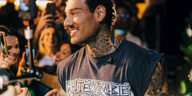 Lucas Lucco aposta no piseiro em projeto de regravações de seus grandes sucessos