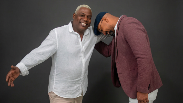 Dueto Grava Audiovisual Histórico Em Taboão Da Serra Com Homenagem A Beth Carvalho Em Clima De Copa Do Mundo