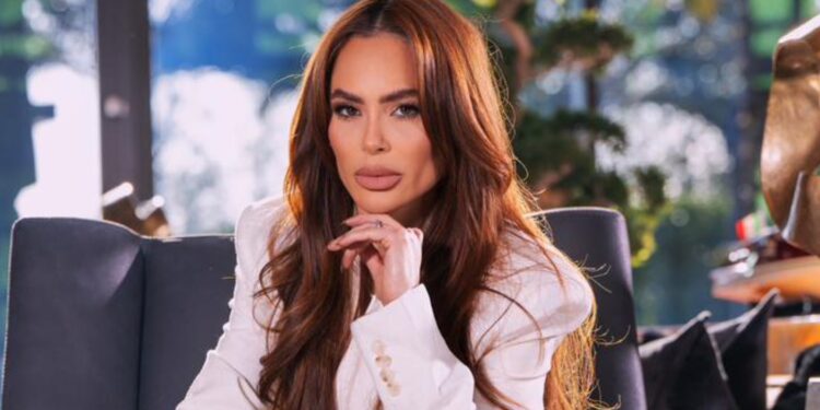 Geise Alves Brasileira casada com milionário dos EUA se diz “esposa troféu” e esbanja rotina de luxo: “Compro o que quero”