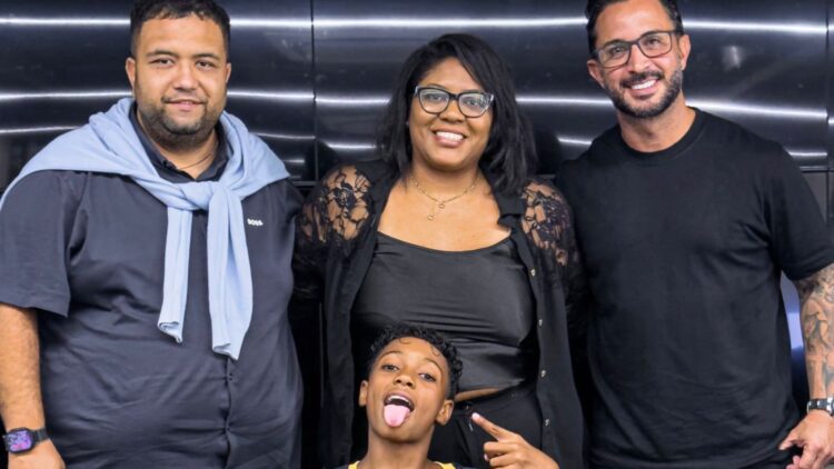 Conheça o Menino da Vila Ppeu da Hora: aos 12 anos, jovem renova seu 4º contrato com o Santos e inicia a temporada 2026 com nova estrutura de gestão