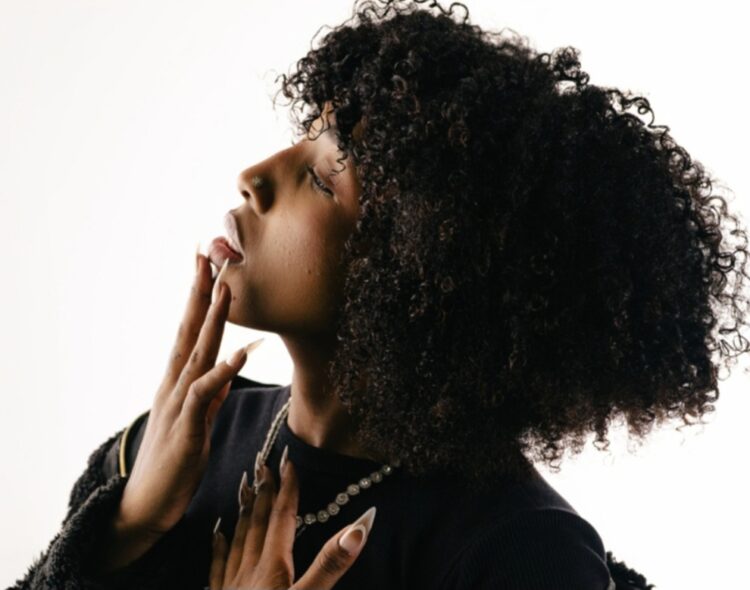 MaBapp entra nas plataformas digitais com “O Que Você Pensa de Mim”, produzido por Senna